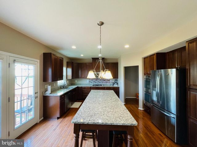 3214 FLEDGLING CIR, Woodbridge, VA 22193