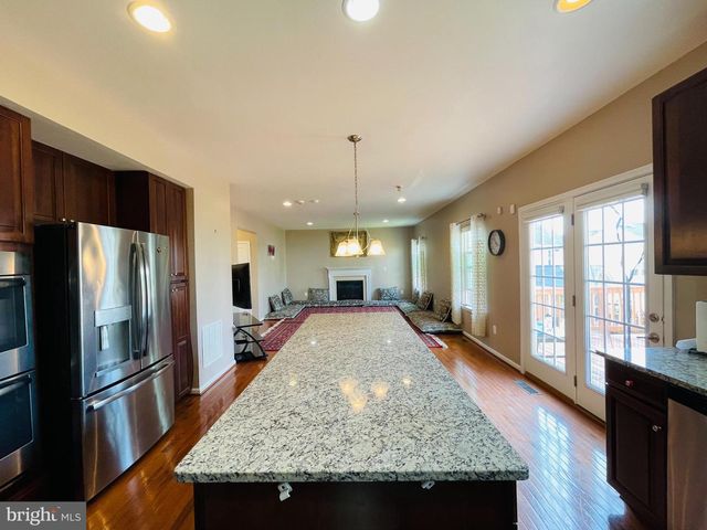3214 FLEDGLING CIR, Woodbridge, VA 22193
