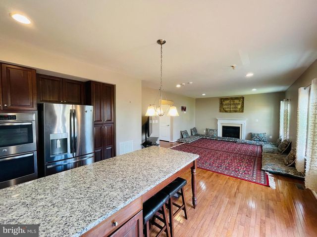 3214 FLEDGLING CIR, Woodbridge, VA 22193