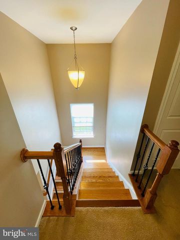 3214 FLEDGLING CIR, Woodbridge, VA 22193