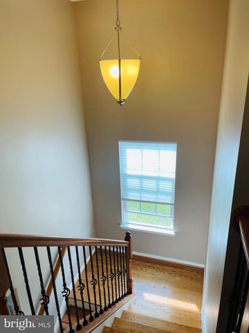 3214 FLEDGLING CIR, Woodbridge, VA 22193