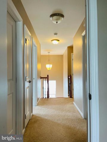 3214 FLEDGLING CIR, Woodbridge, VA 22193