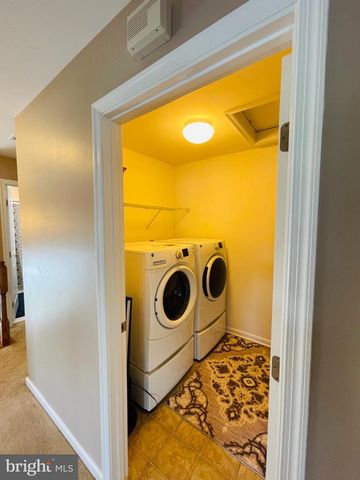 3214 FLEDGLING CIR, Woodbridge, VA 22193