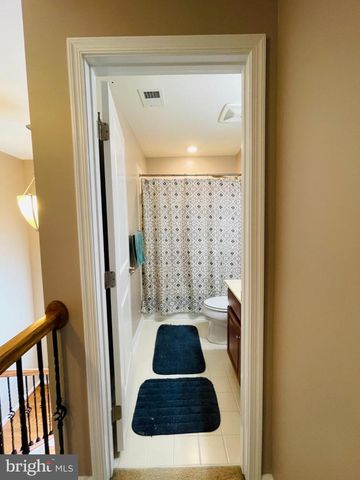 3214 FLEDGLING CIR, Woodbridge, VA 22193