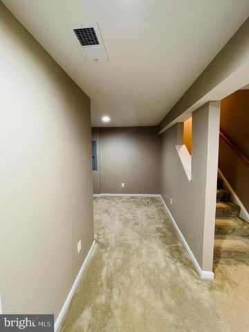 3214 FLEDGLING CIR, Woodbridge, VA 22193