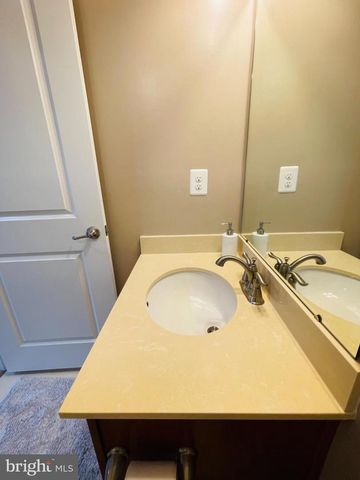 3214 FLEDGLING CIR, Woodbridge, VA 22193