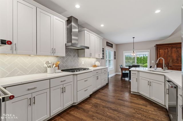 174 Kerby Road, Grosse Pointe Farms, MI 48236