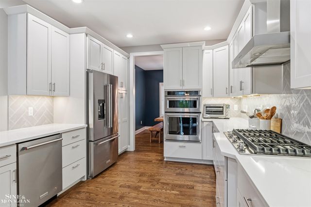 174 Kerby Road, Grosse Pointe Farms, MI 48236