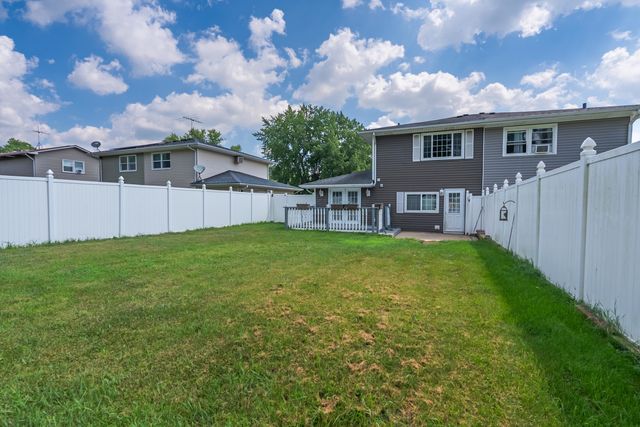 1072 N Highland Avenue, Aurora, IL 60506