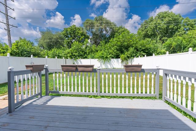 1072 N Highland Avenue, Aurora, IL 60506