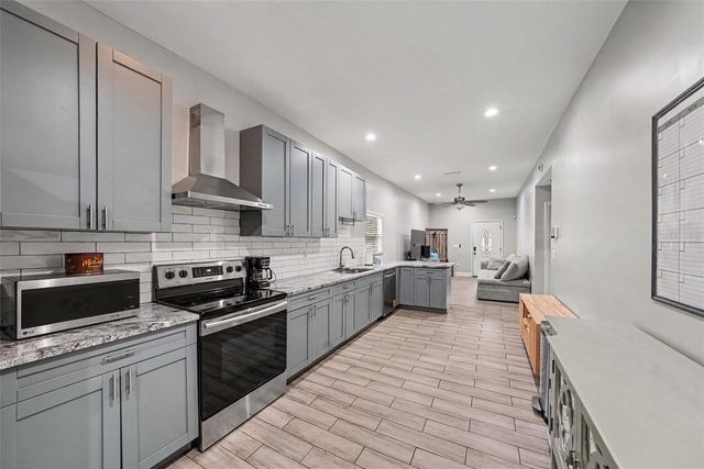 2341 W CHESTNUT STREET, Tampa, FL 33607