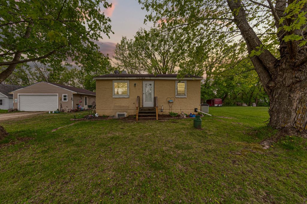 19624 Roberds Lake Boulevard, Faribault, MN 55021