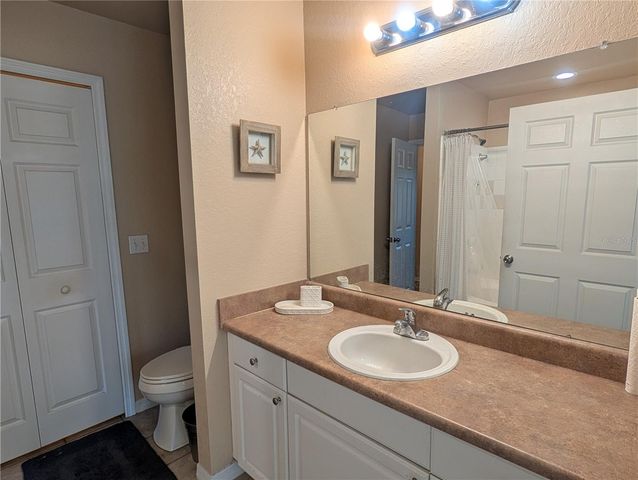 5641 BIDWELL PARKWAY 202, Sarasota, FL 34233