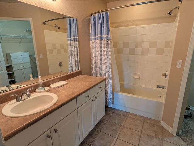 5641 BIDWELL PARKWAY 202, Sarasota, FL 34233