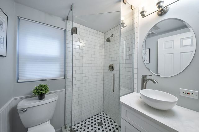 1174 Kent Court, Wheaton, IL 60189