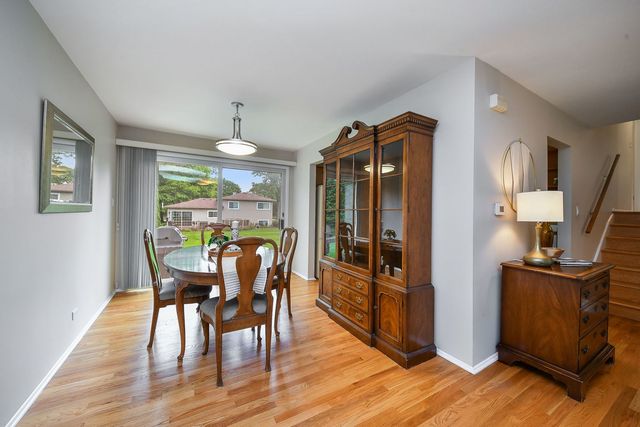 1174 Kent Court, Wheaton, IL 60189