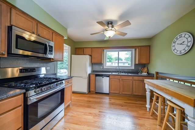 1174 Kent Court, Wheaton, IL 60189