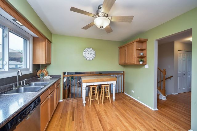 1174 Kent Court, Wheaton, IL 60189