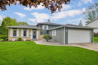 1174 Kent Court, Wheaton, IL 60189