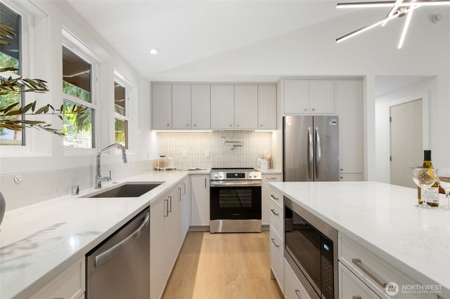 8920 168th Avenue NE, Redmond, WA 98052