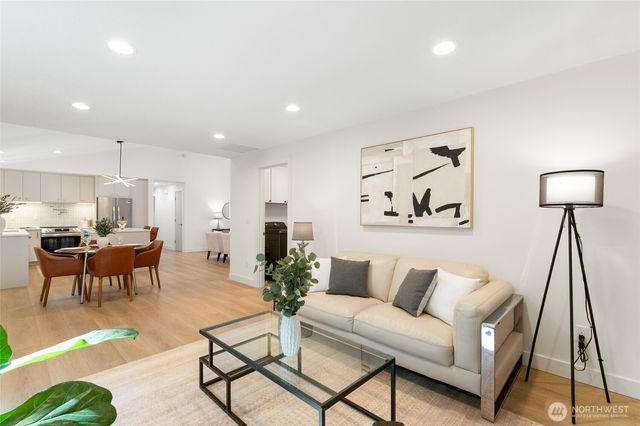 8920 168th Avenue NE, Redmond, WA 98052