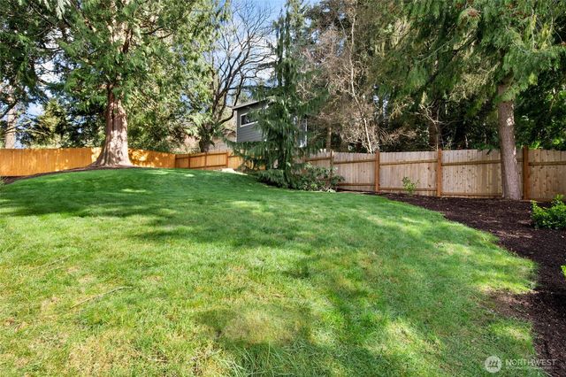 8920 168th Avenue NE, Redmond, WA 98052