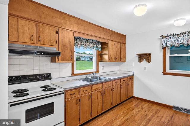 201 FIRST ST, Luray, VA 22835