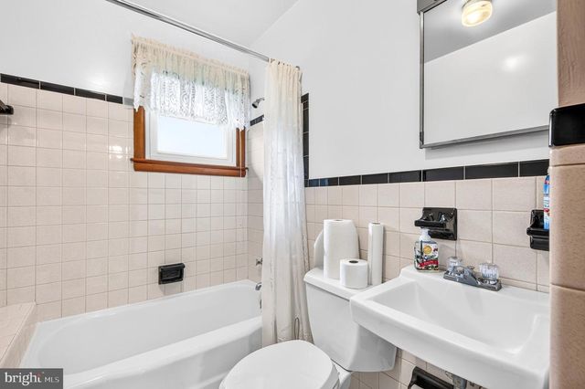 201 FIRST ST, Luray, VA 22835