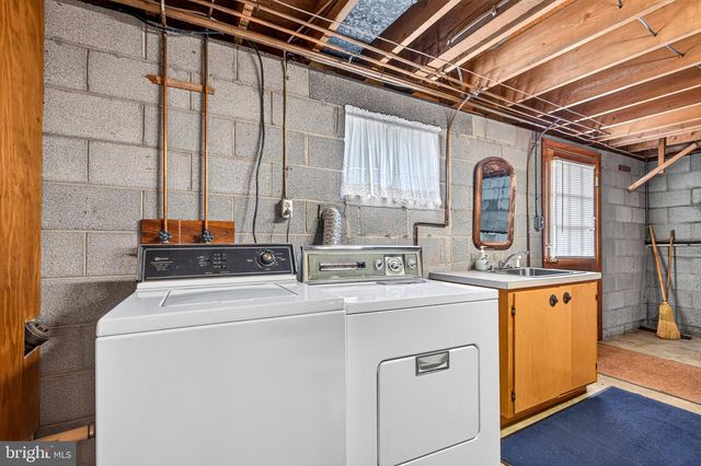 201 FIRST ST, Luray, VA 22835
