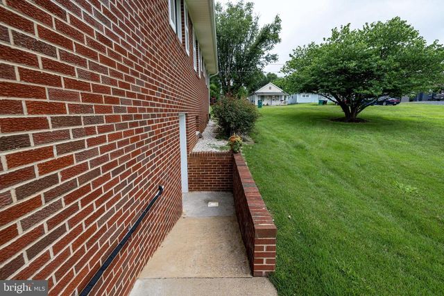 201 FIRST ST, Luray, VA 22835