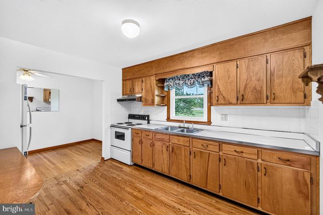 201 FIRST ST, Luray, VA 22835