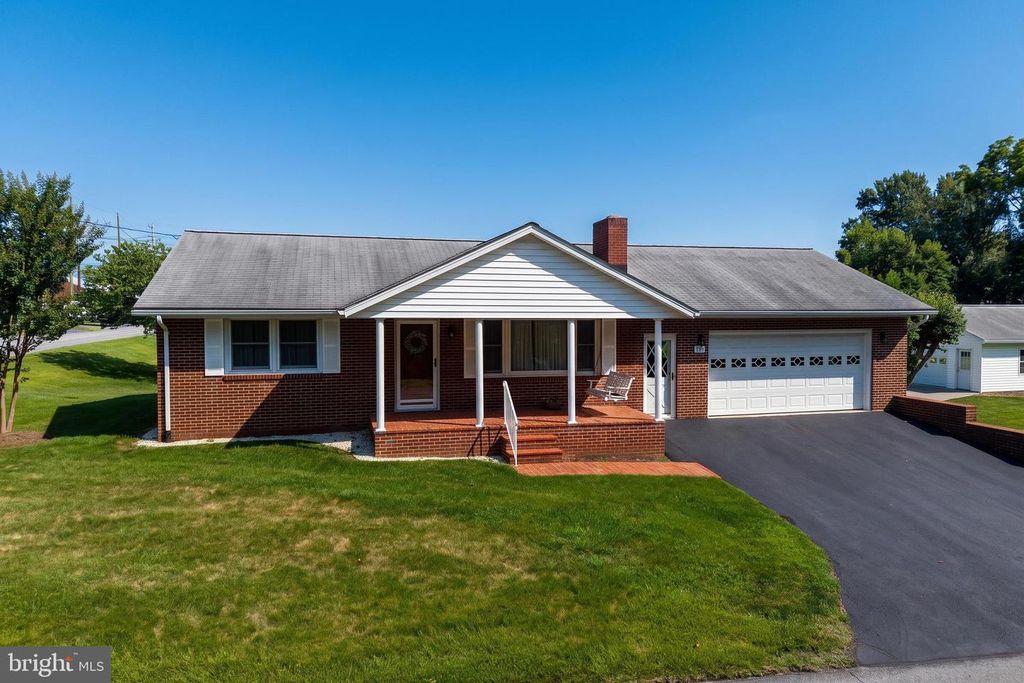 201 FIRST ST, Luray, VA 22835