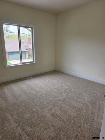 5129 Raven Oaks Drive, Omaha, NE 68152