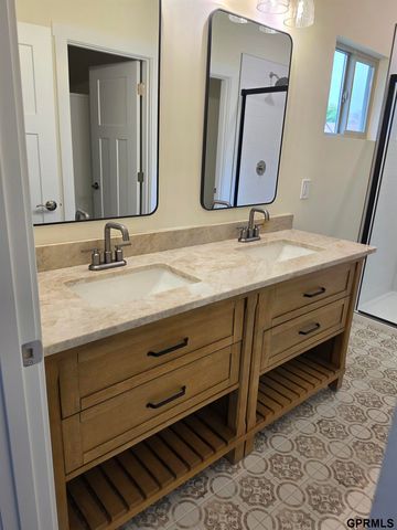 5129 Raven Oaks Drive, Omaha, NE 68152