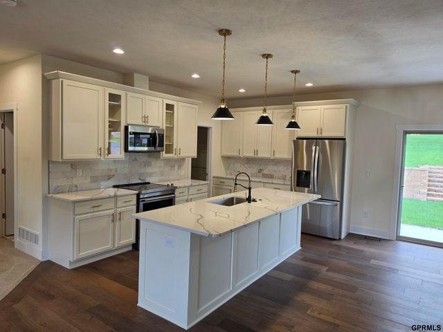 5129 Raven Oaks Drive, Omaha, NE 68152