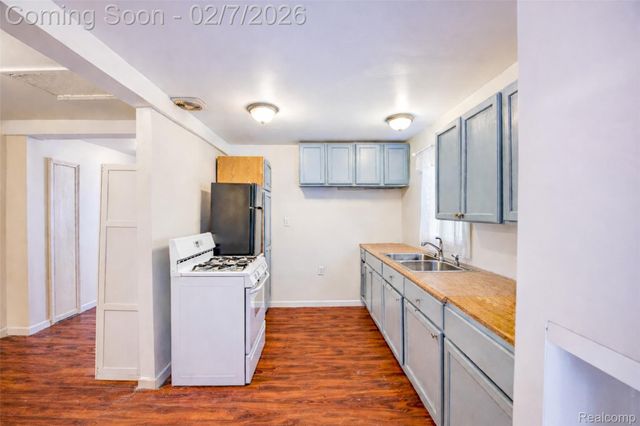 7536 Wilkie Street, Taylor, MI 48180