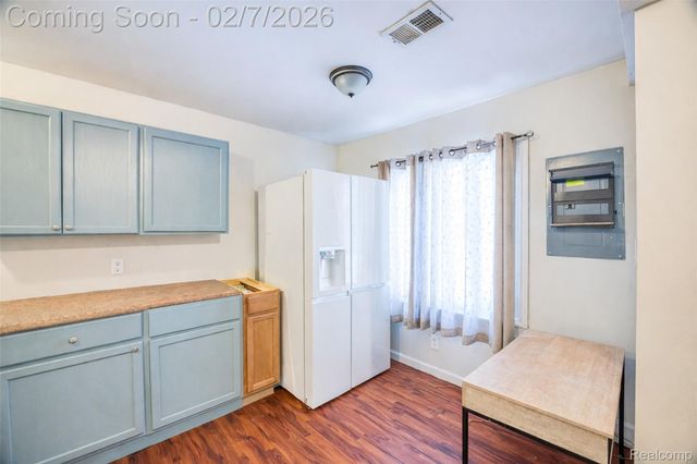 7536 Wilkie Street, Taylor, MI 48180