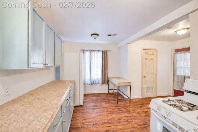 7536 Wilkie Street, Taylor, MI 48180