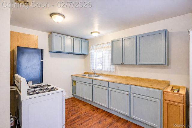 7536 Wilkie Street, Taylor, MI 48180