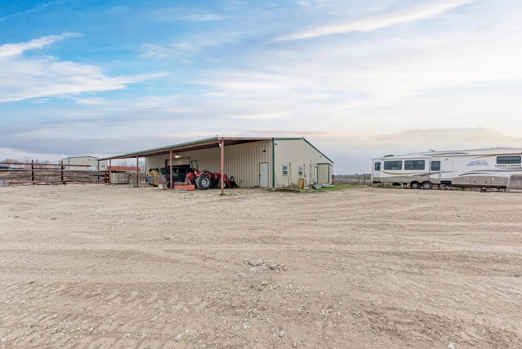 1889 County Road 487, Taylor, TX 76574