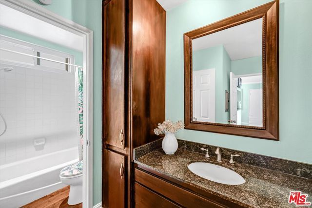 9005 Cynthia Street 102, West Hollywood, CA 90069