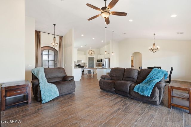 10276 W MUSTANG Drive, Casa Grande, AZ 85194