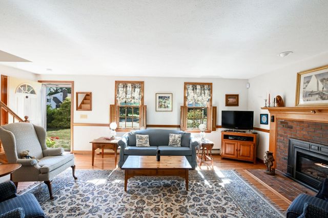 86 Sadys Lane, Falmouth, MA 02536