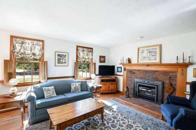 86 Sadys Lane, Falmouth, MA 02536
