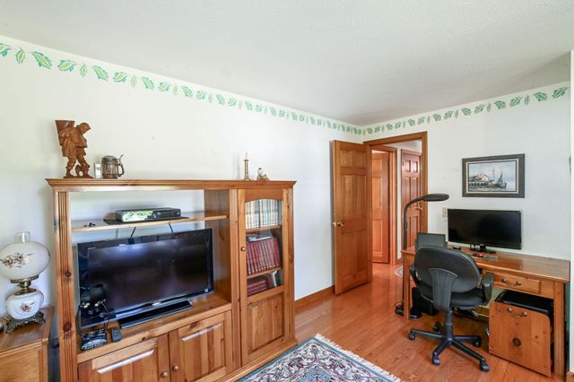 86 Sadys Lane, Falmouth, MA 02536