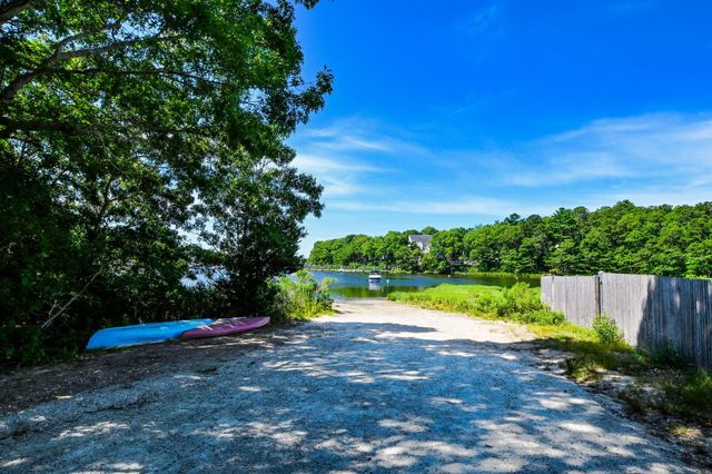 86 Sadys Lane, Falmouth, MA 02536