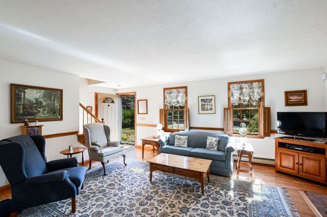 86 Sadys Lane, Falmouth, MA 02536
