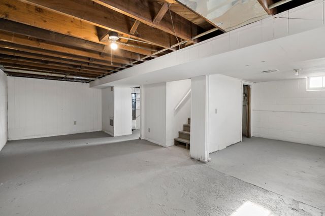 2032 Ames Avenue, Saint Paul, MN 55119