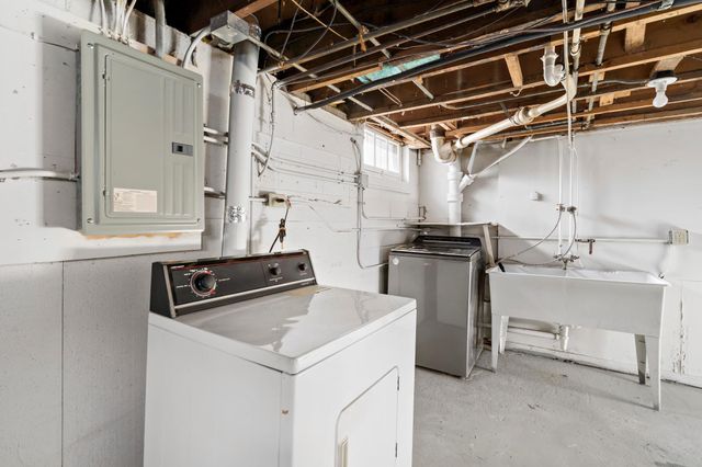 2032 Ames Avenue, Saint Paul, MN 55119