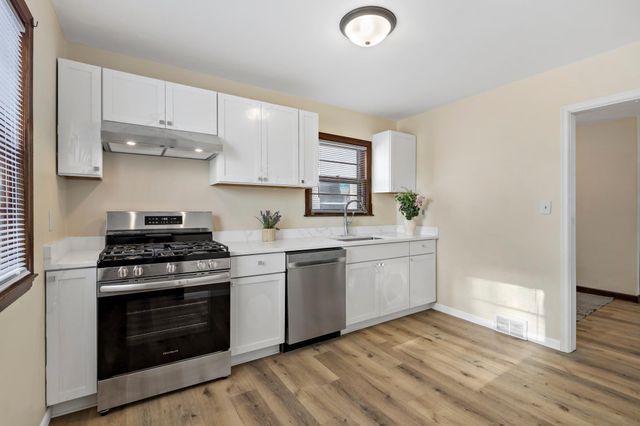 2032 Ames Avenue, Saint Paul, MN 55119